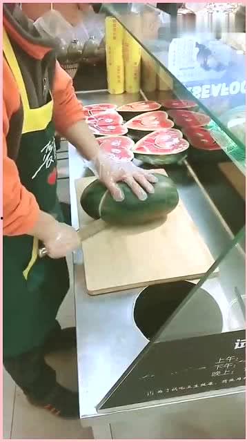 吃瓜别喷爱心网红  第1张