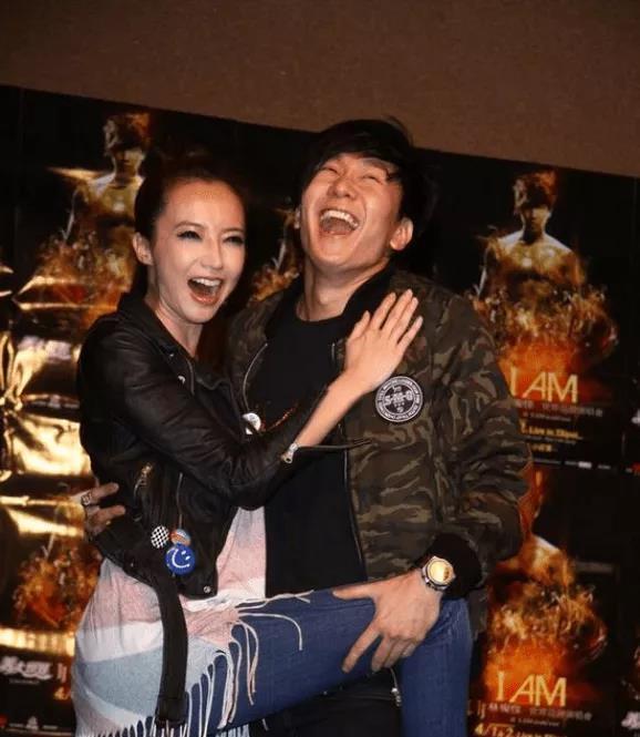 jj八卦小生最新爆料,jj八卦小生最新爆料，明星隐私大曝光！”  第2张